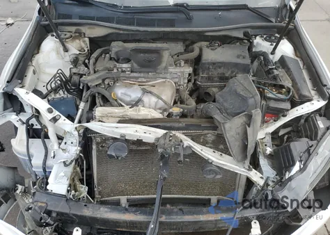 2015 Toyota Camry Le z USA, uszkodzony, nr VIN 4T1BF1FKXFU932547